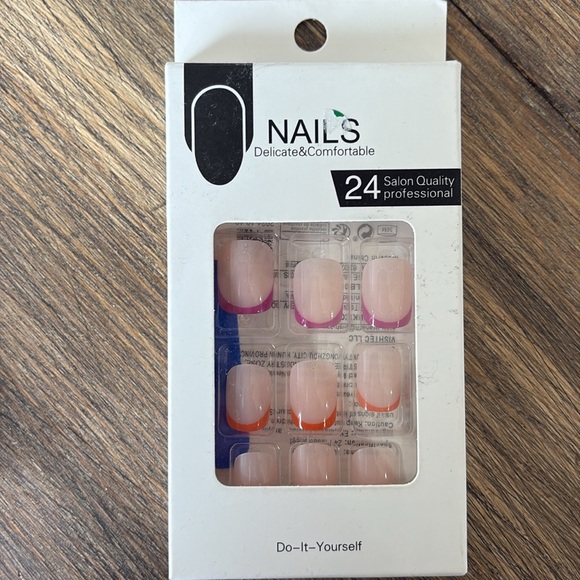 NEW! 4 Sets of Press On Nails! - Picture 5 of 6